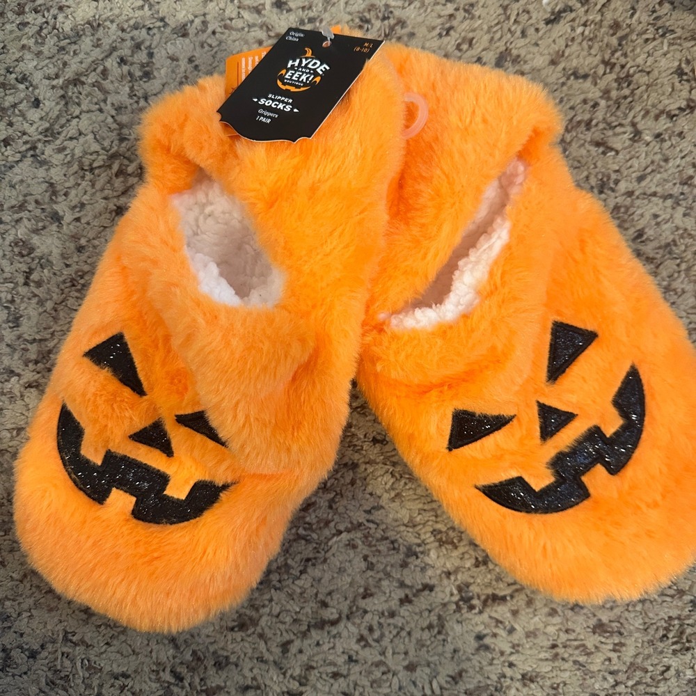 Hyde and EEK Boutique Pumpkin Slipper Socks Orange Jack-O-Lantern M/L 8-10 NWT